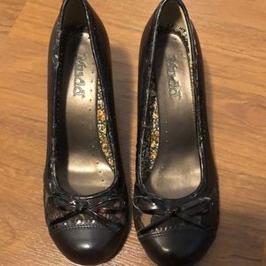 Mudd bowtie heels VINTAGE Lace detail 6.5